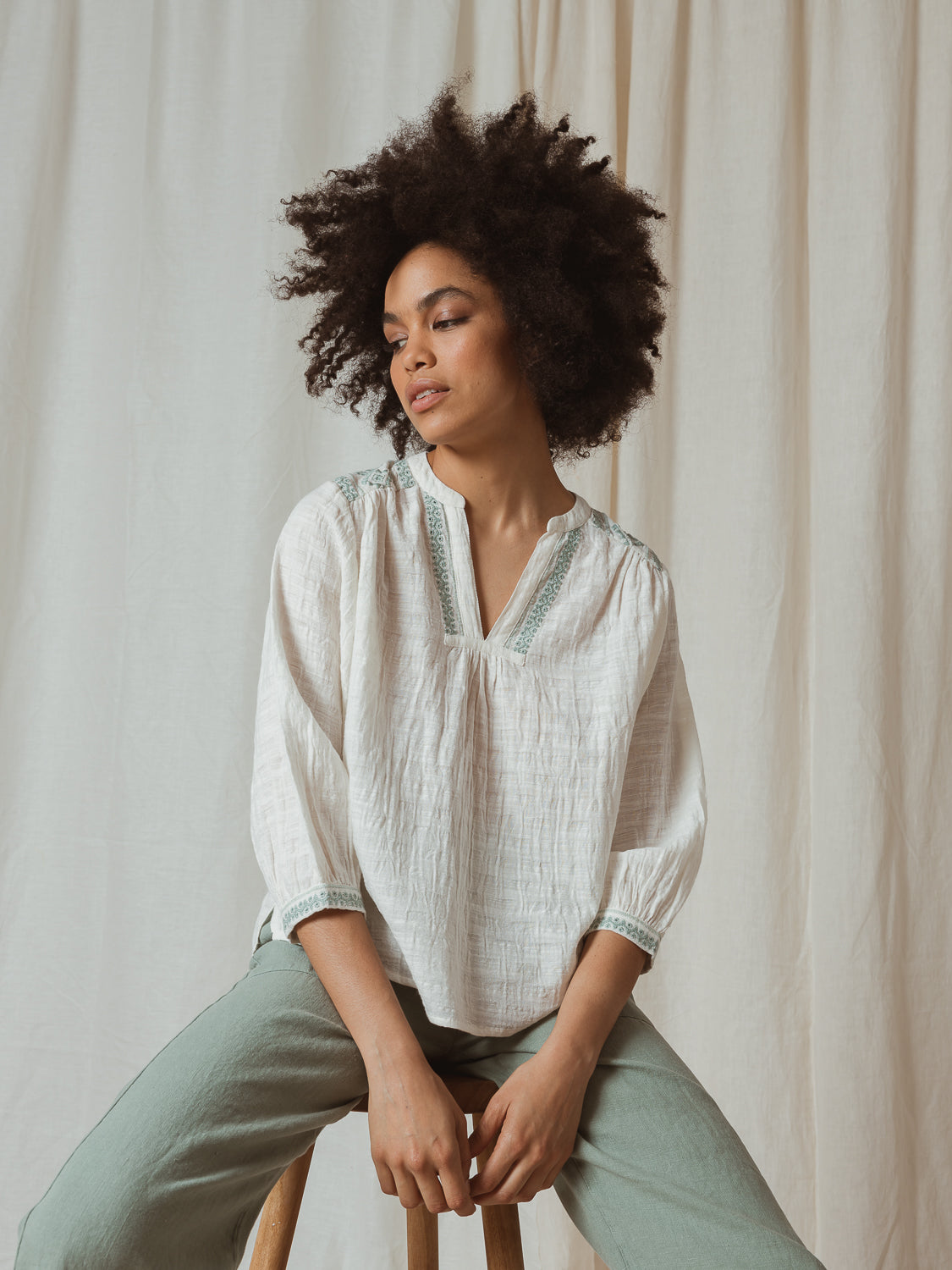 Embroidered Blouse - Crudo MC250